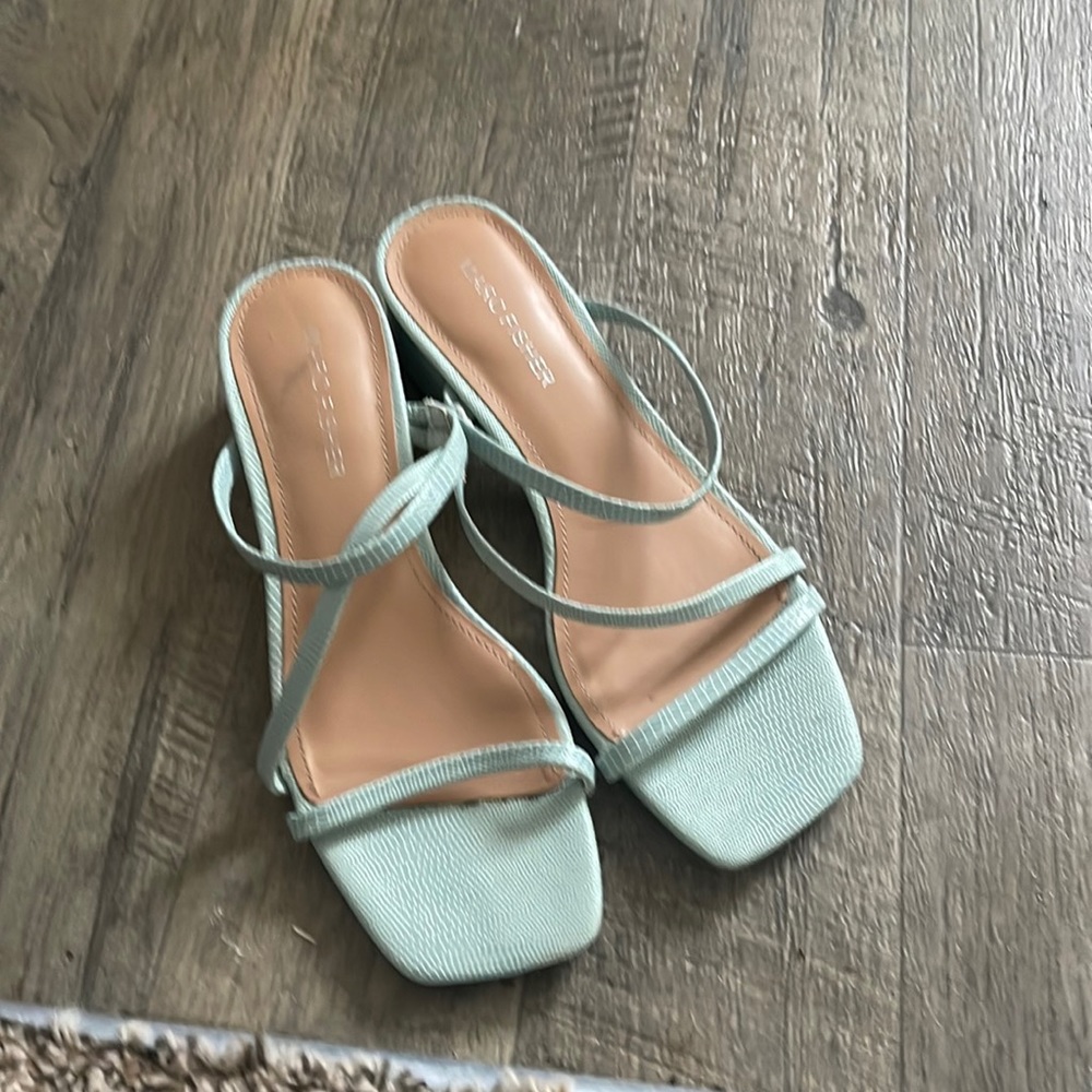 Kitten heel